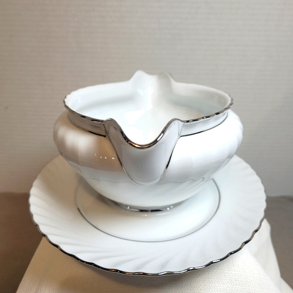 Royal Tettau Dawn Rose Gravy Boat with Attached Underplate - Picture 4 of 11